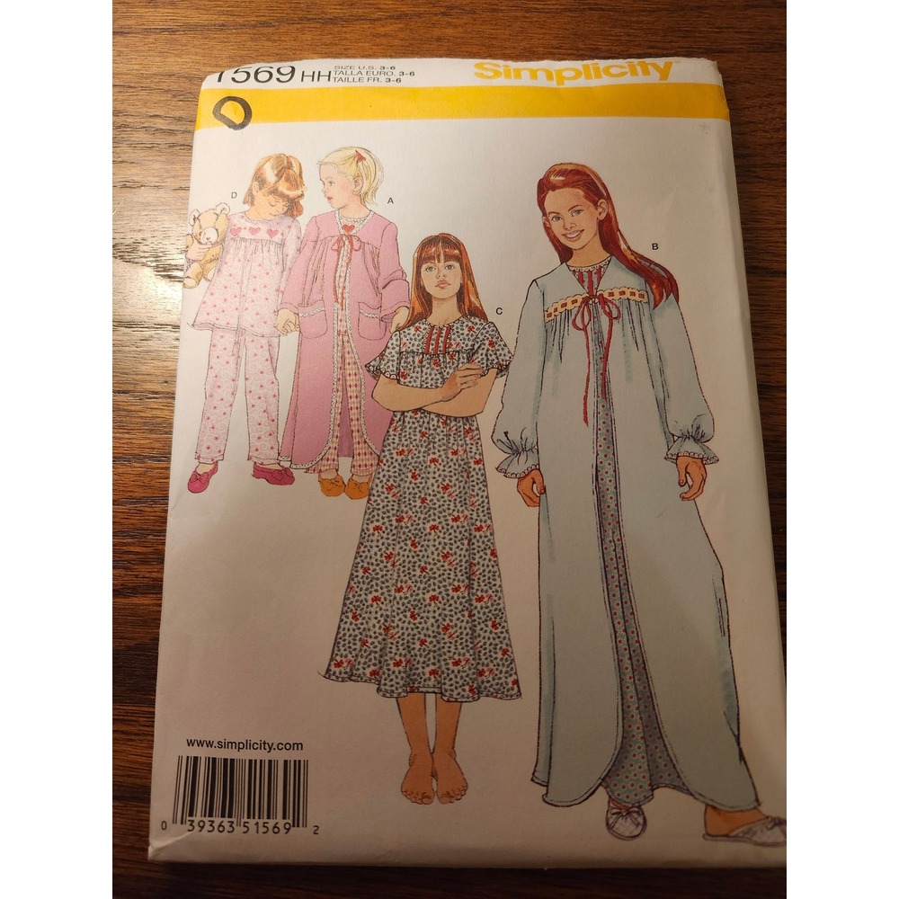 Simplicity 1569 Sewing Pattern Girls Robe Nightgown Pajamas Size HH 3-6 Uncut
